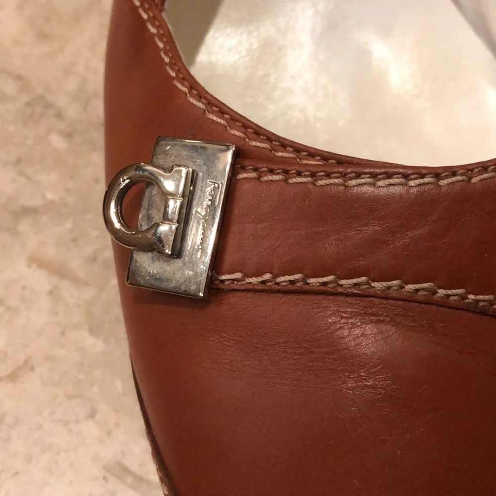 Vintage Salvatore Ferragamo Y2K leather slingback round toe contrast stitch heel